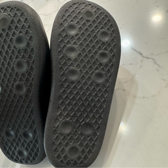 Adidas Boys Adifoam Adilette Pool Beach Slide Strap Sandals 2 - Picture 8 of 9